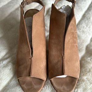Vince Camuto heels in buff suede 3” heel